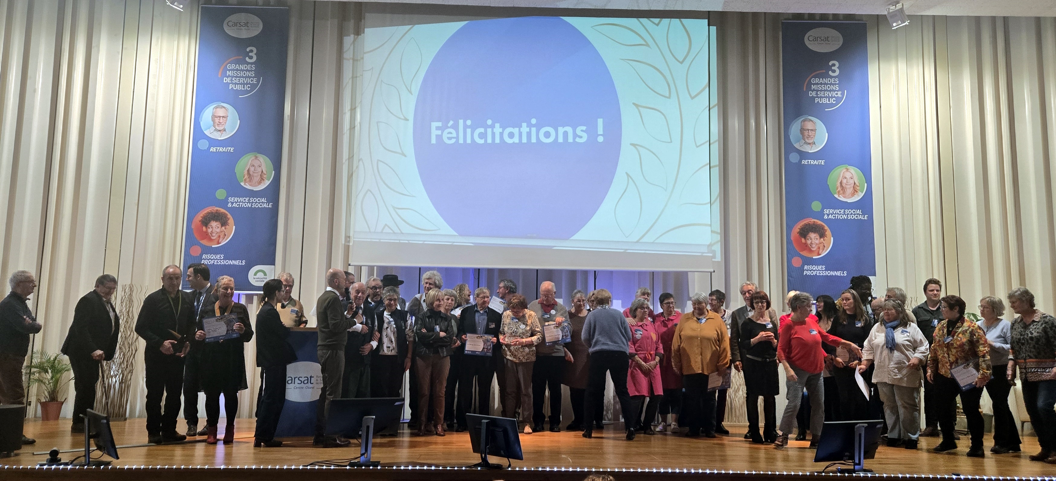 05-photo groupe Lauréats.jpg